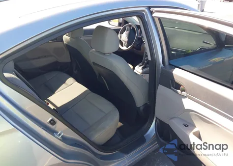 2017 Hyundai Elantra Se z USA, uszkodzony, nr VIN 5NPD84LFXHH061551